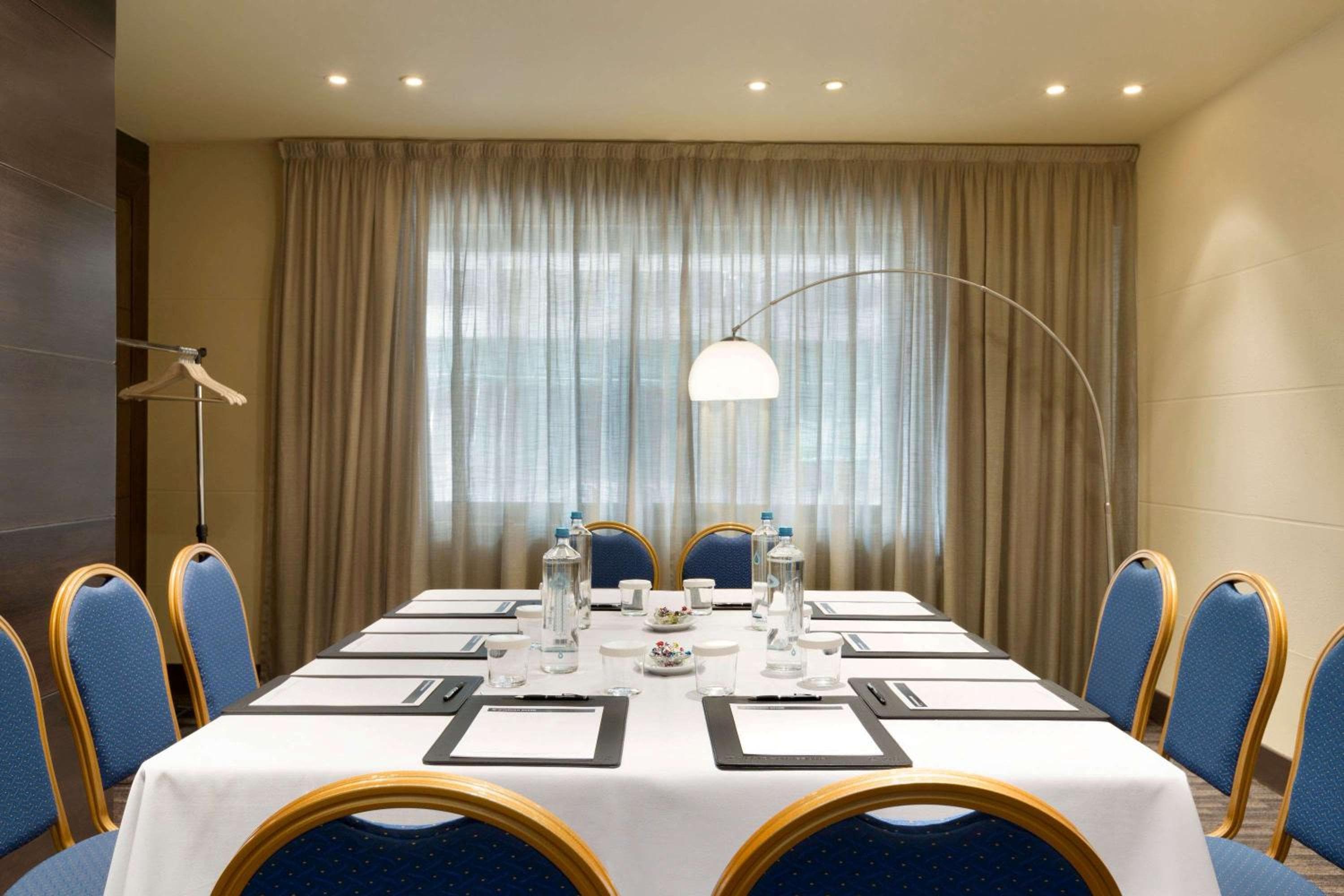 Zeus Wyndham Grand Athens