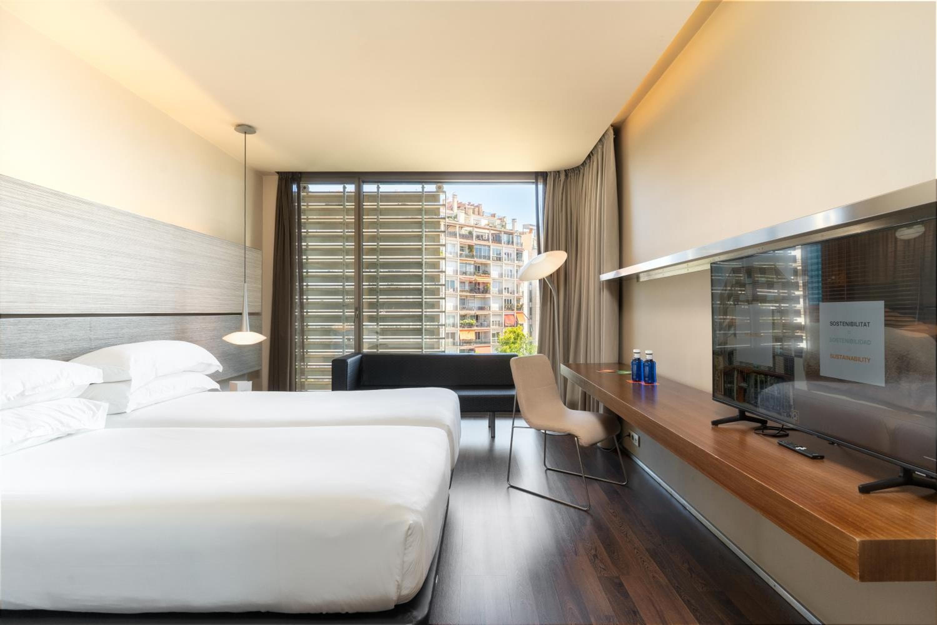 B Hotel