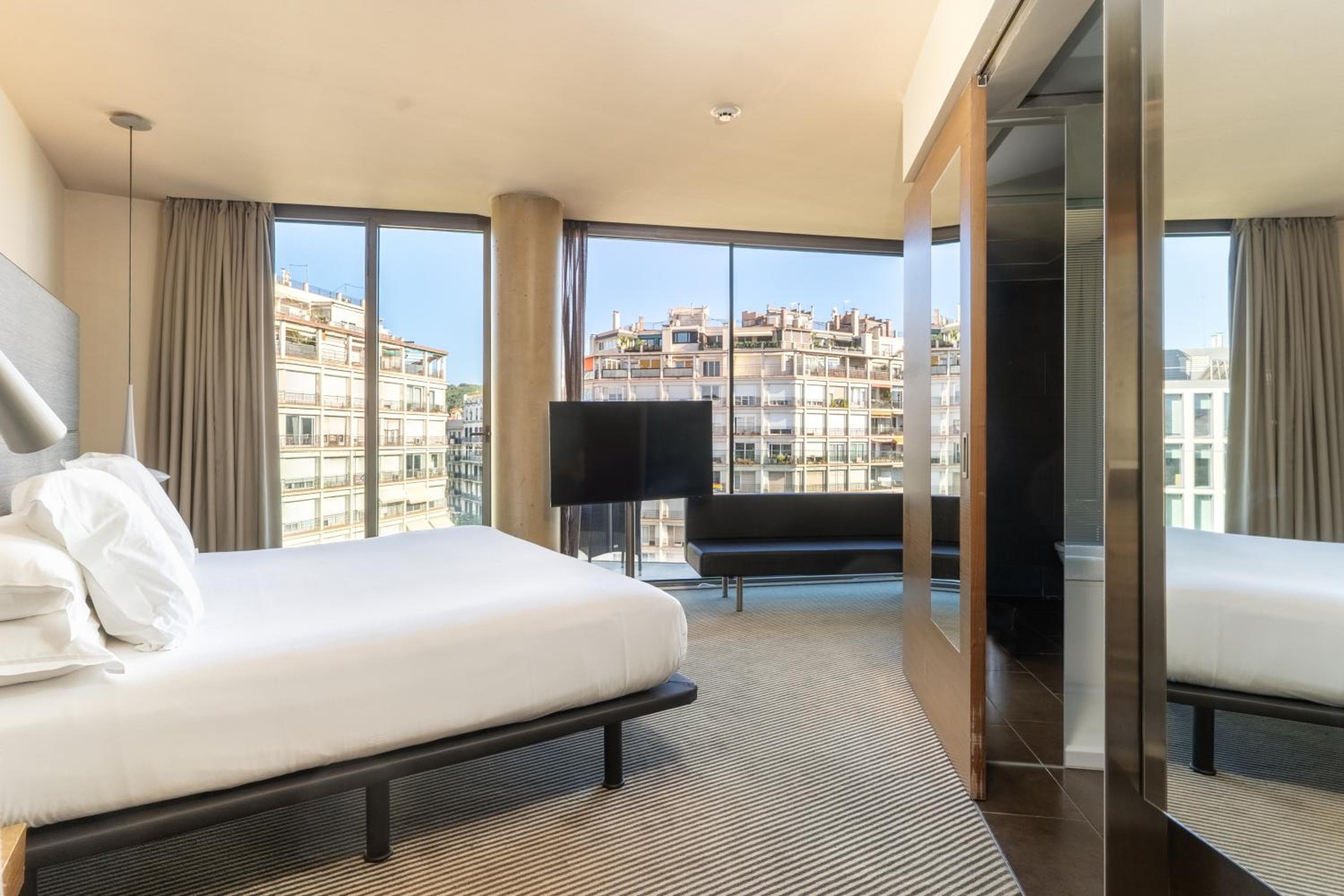 B Hotel