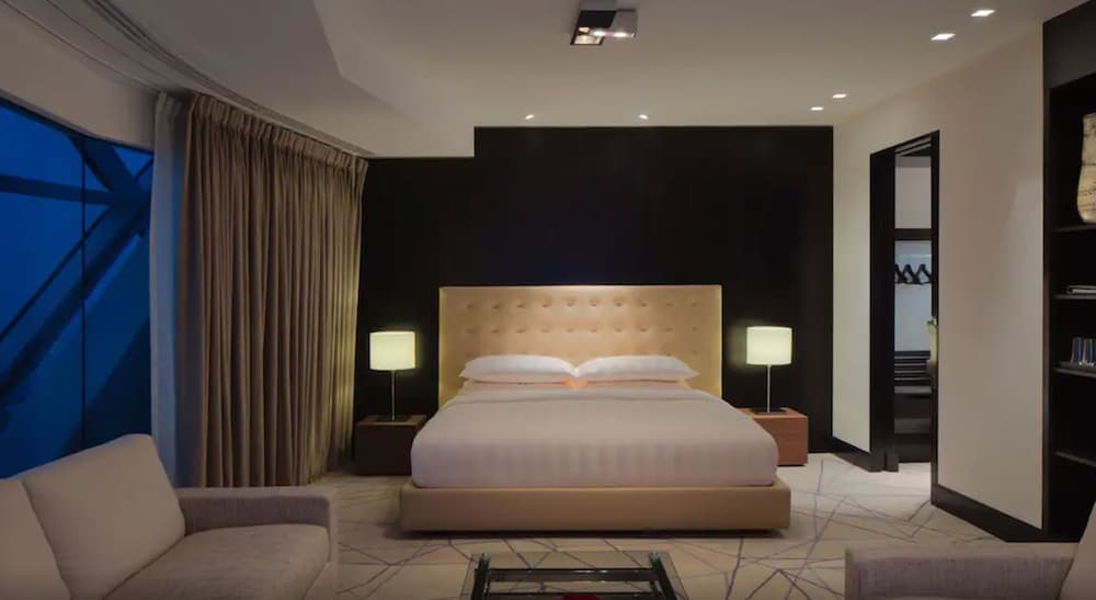 ANDAZ CAPITAL GATE ABU DHABI, BY HYATT