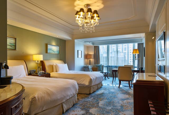 Double Queen Deluxe Room · photo 2