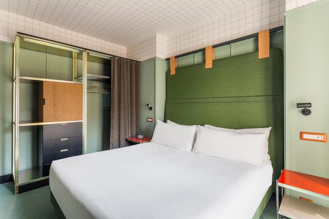 Standard Double or Twin Room · photo 7