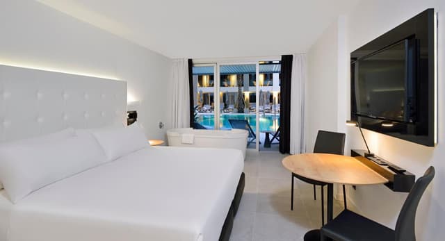 La habitación Innside Premium con acceso directo a la piscina. · foto 1