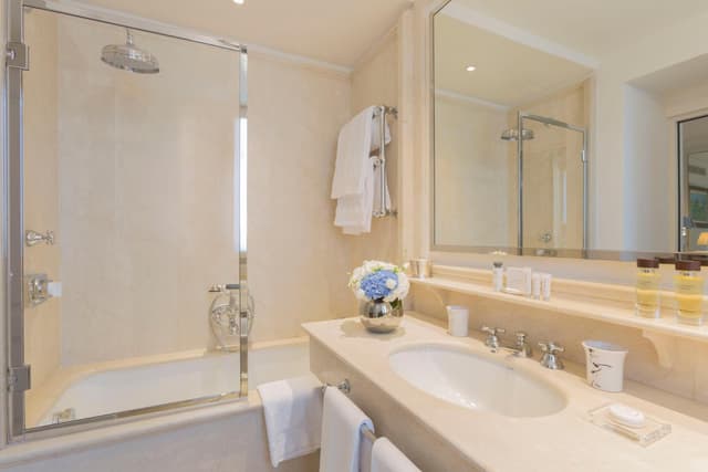 Classic Double or Twin Room · photo 3