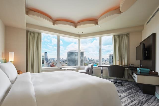 Panoramic Corner King Room - Non-Smoking · photo 1