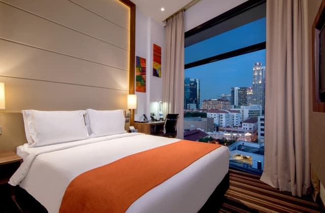 Standard Queen Room with Free Breakfast - Top Floor · photo 5