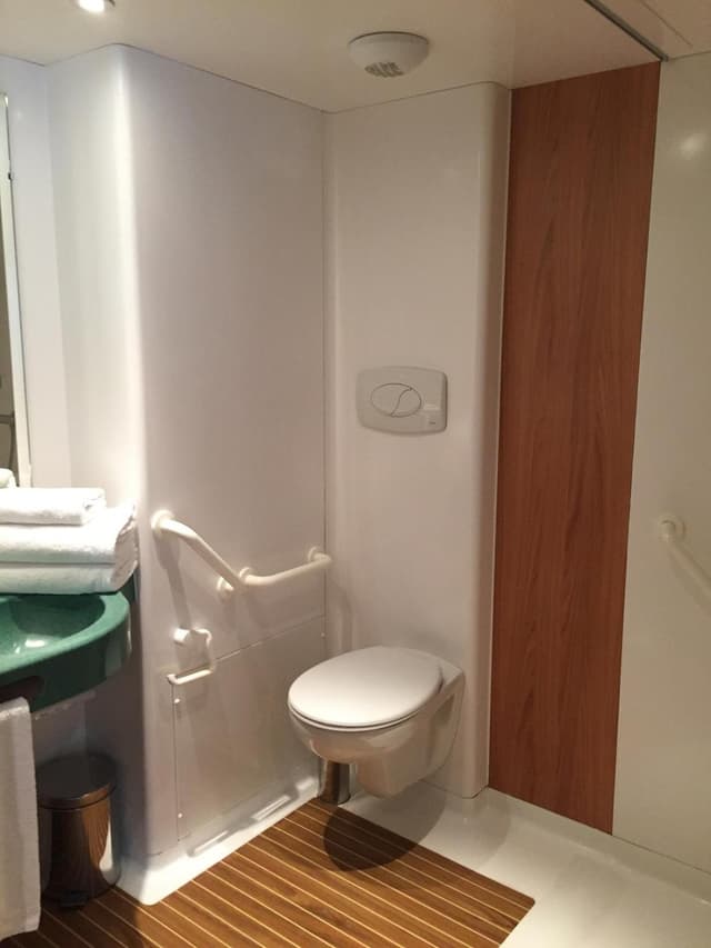 Standard King Room - Disability Access · photo 4