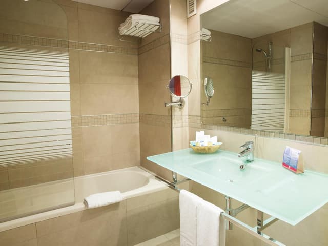 Classic Double or Twin Room · photo 5