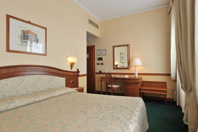 Classic Double or Twin Room · photo 6