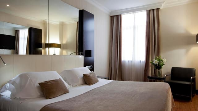 Double or Twin Room · photo 8