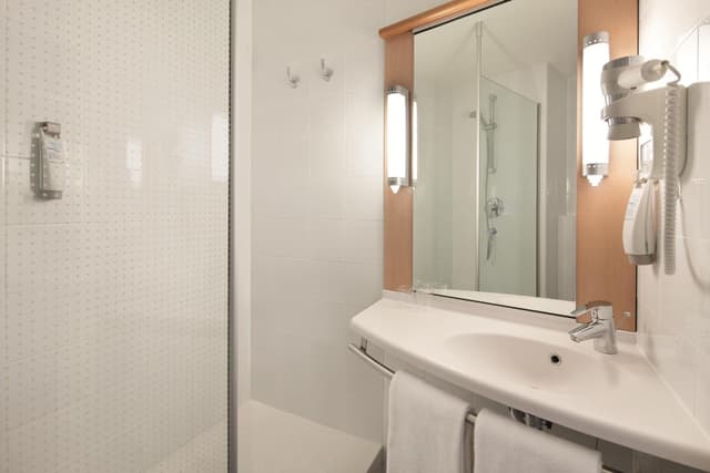 Standard Twin Room · photo 5