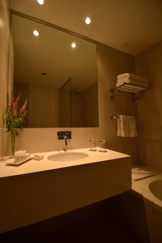 King Room - Non-Smoking · photo 2