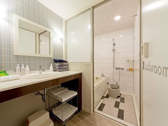 Standard King Room - Non-Smoking · photo 5
