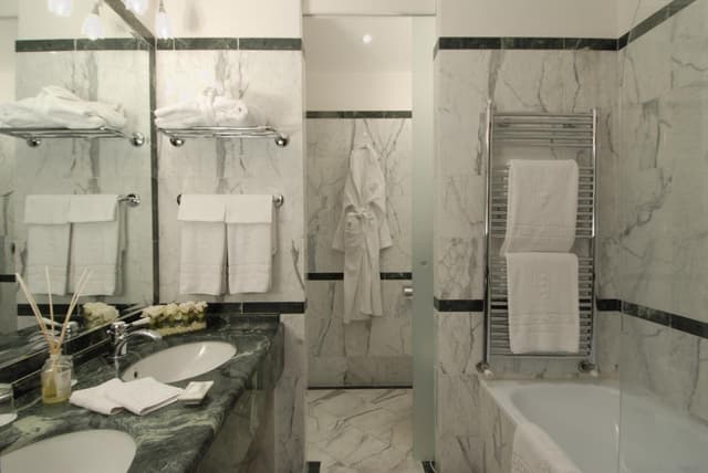 Classic Double or Twin Room · photo 3