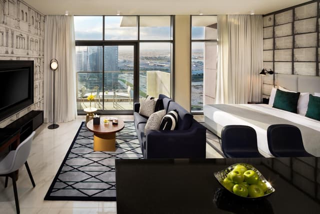 Premium Studio with Free Beach and Mall Shuttle · photo 1