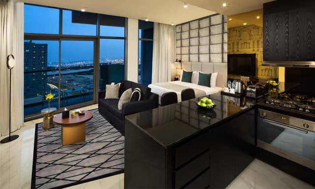 Premium Studio with Free Beach and Mall Shuttle · photo 3