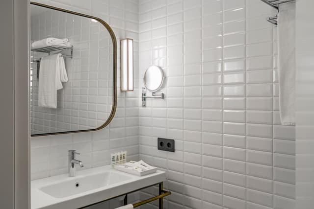 Basic Double or Twin Room · photo 8