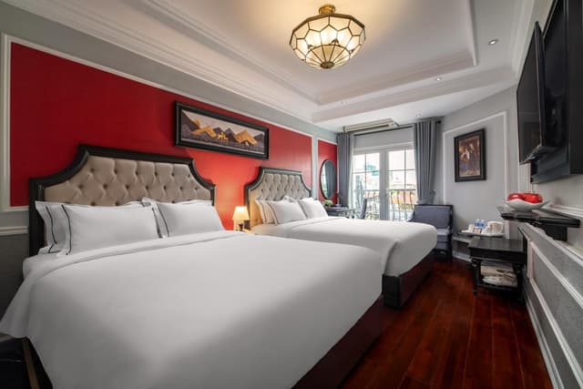 Deluxe Family Room · photo 1