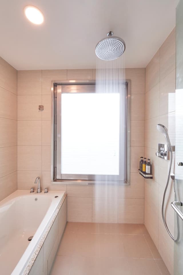 Large Double Room - Non-Smoking · photo 6
