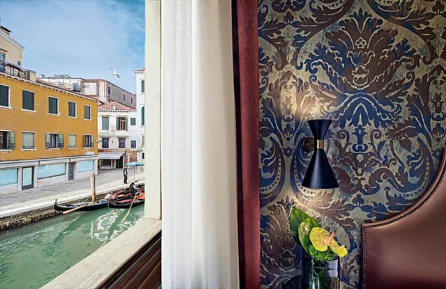 Superior Double Room with Canal View · photo 4