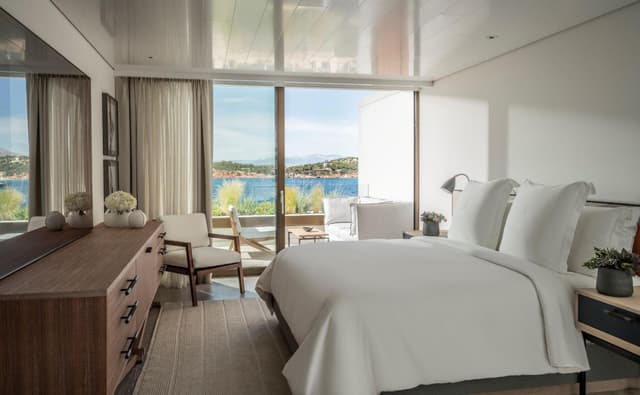 One-Bedroom King Suite with Nafsika Sea View · photo 3