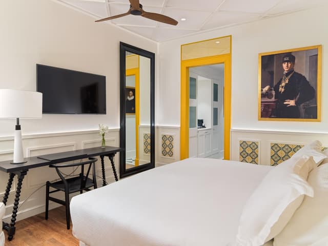 Double or Twin Room with City View · photo 5