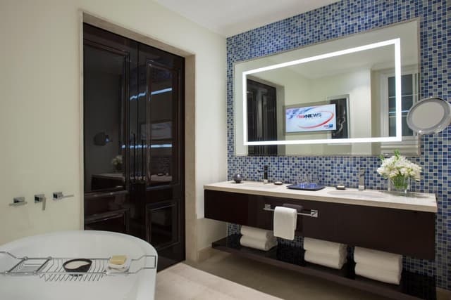 King Suite with City View · photo 3