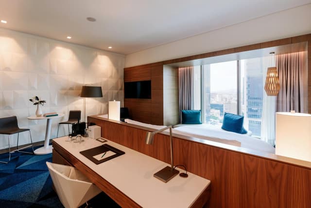 Luxury King Room with Skyline View · photo 3