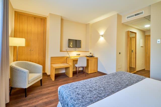Double or Twin Room · photo 8
