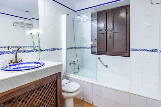Double or Twin Room · photo 5