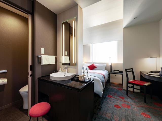 Double Room (24th-29th Floor) - Non-Smoking · photo 4