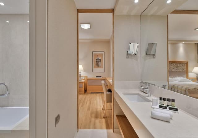 Family Room (2 Adults + 2 Children) · photo 2