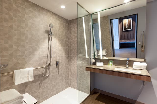 Habitación Estándar con Cama King - Acceso para Personas con Discapacidad · foto 6