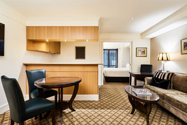 One Bedroom King Suite · photo 1