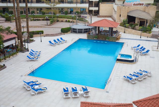 Queen Room with Pool View · photo 6