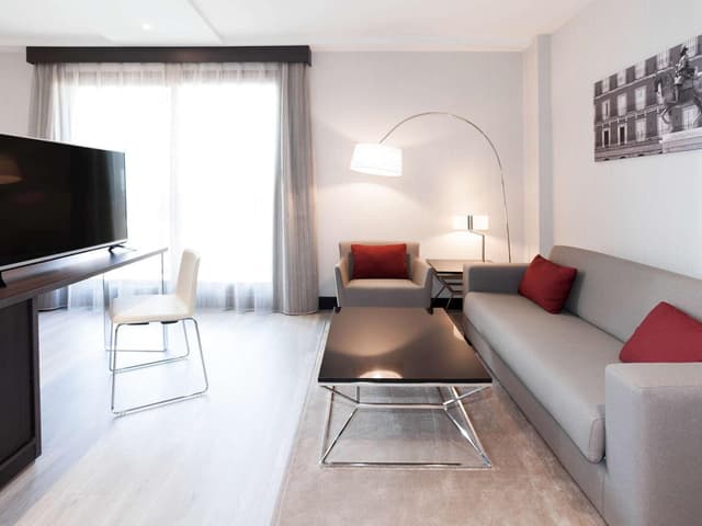 Standard Queen Room with Sofa · photo 1