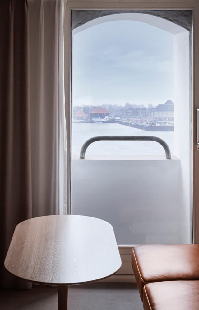Deluxe Waterfront · photo 7