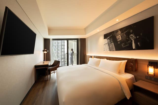 Superior Deluxe King Room with Balcony · photo 1