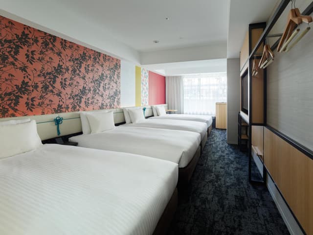 Superior Quadruple Room - Non-Smoking · photo 1