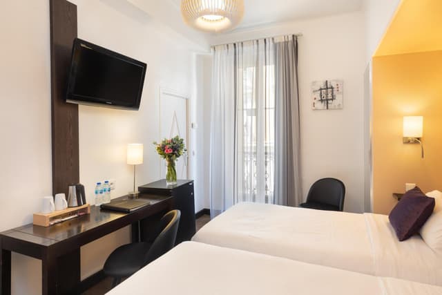 Deluxe Double or Twin Room · photo 8