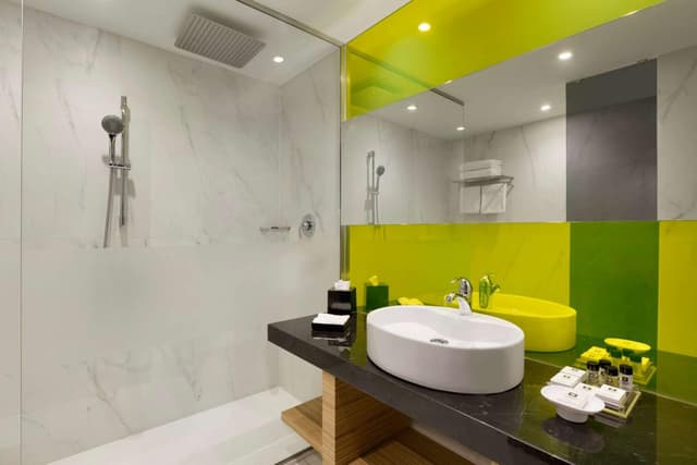 Standard Twin with City View - Disability Access · photo 3