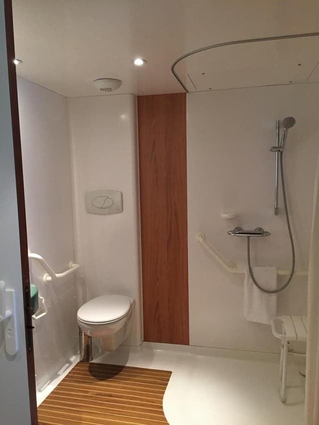 Standard King Room - Disability Access · photo 3