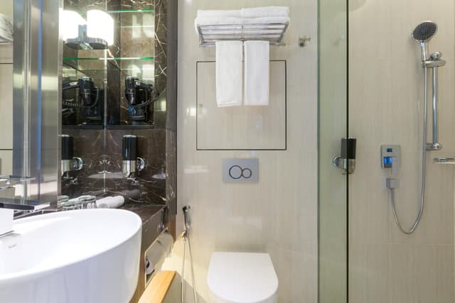 Standard Queen Room with Free Breakfast - Top Floor · photo 3