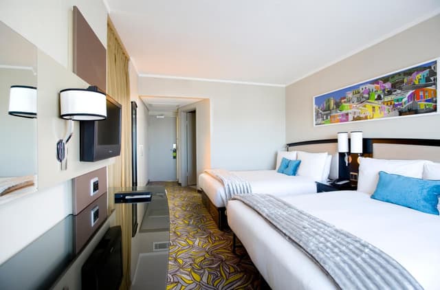 Double Room with Two Double Beds - Smoking · photo 5