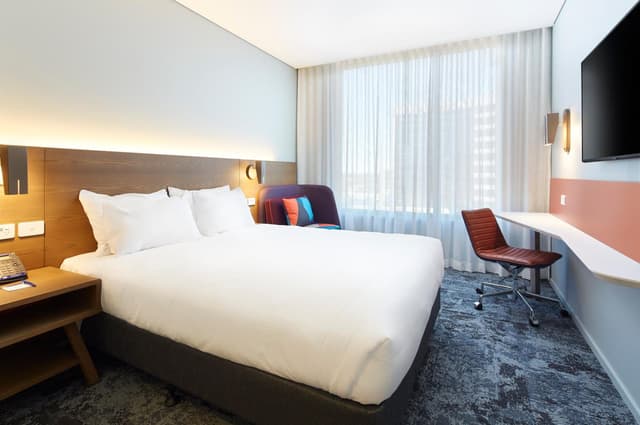 Standard Queen Room - Free Breakfast · photo 3
