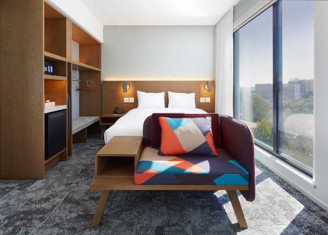 Standard Queen Room - Free Breakfast · photo 5