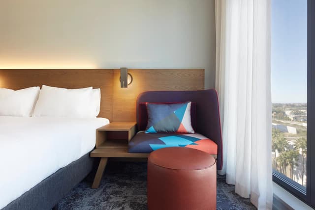 Standard Queen Room with Two Queen Beds - Free Breakfast · photo 5
