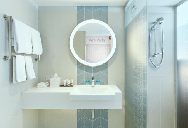 Standard Queen Room - Free Breakfast · photo 7