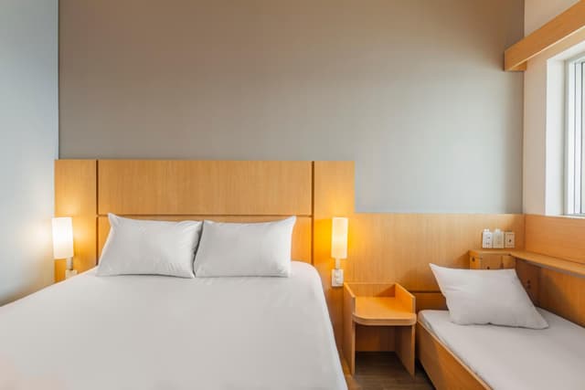 Standard Room with One Double Bed and One Single Bed · photo 4