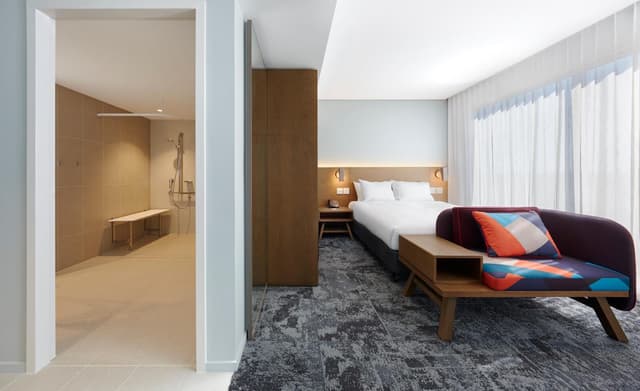 Standard Queen Room - Free Breakfast · photo 8